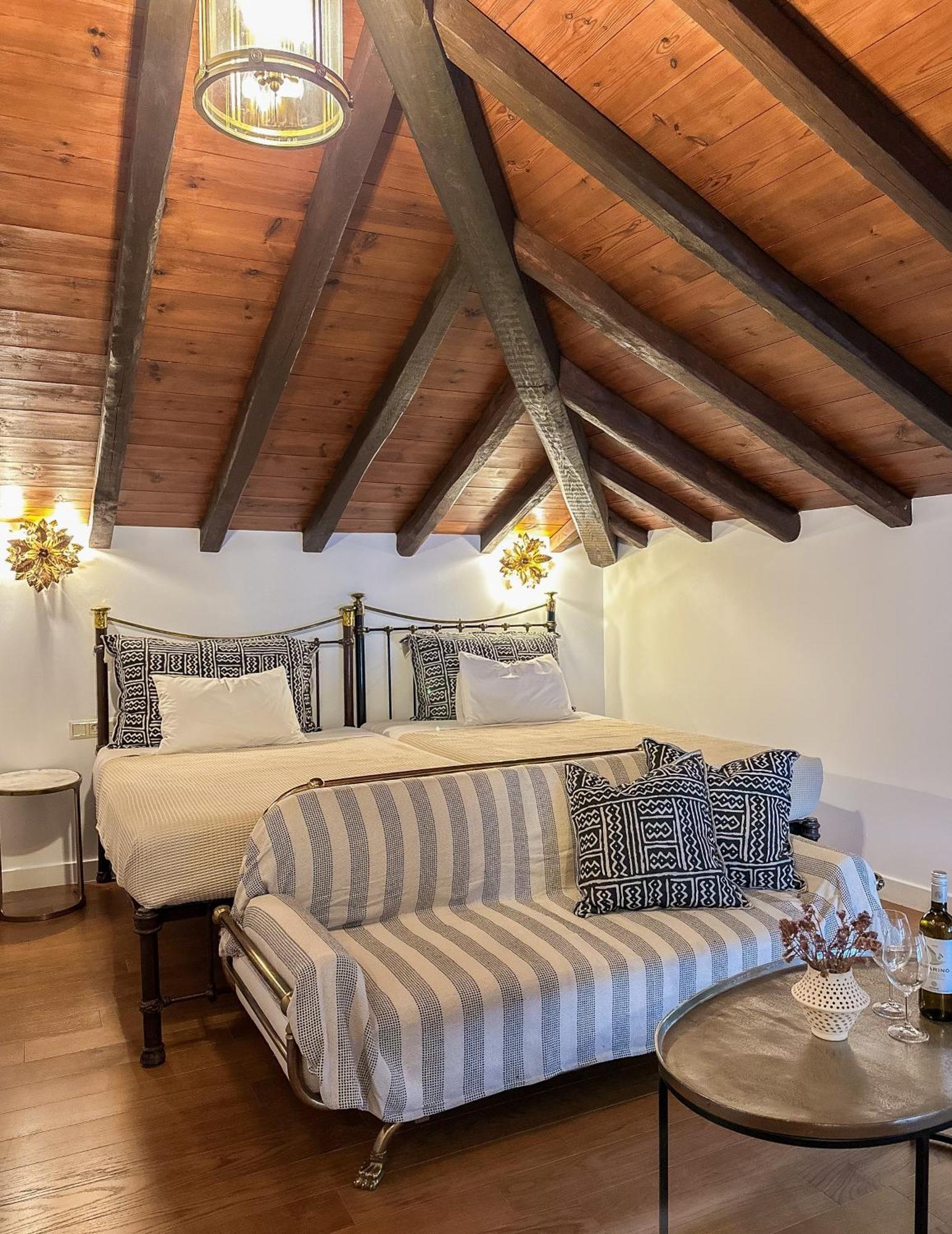 Отель Ourania'S Mansion Скиатос Экстерьер фото